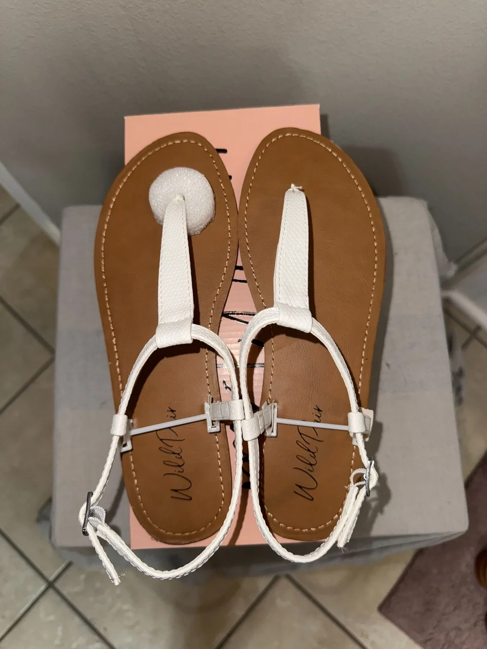 Wild Pair KrisleyYPWhite Linen T Strap Sandals Size 9.5 M